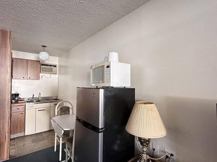 Motelli Howard Johnson By Wyndham Edson