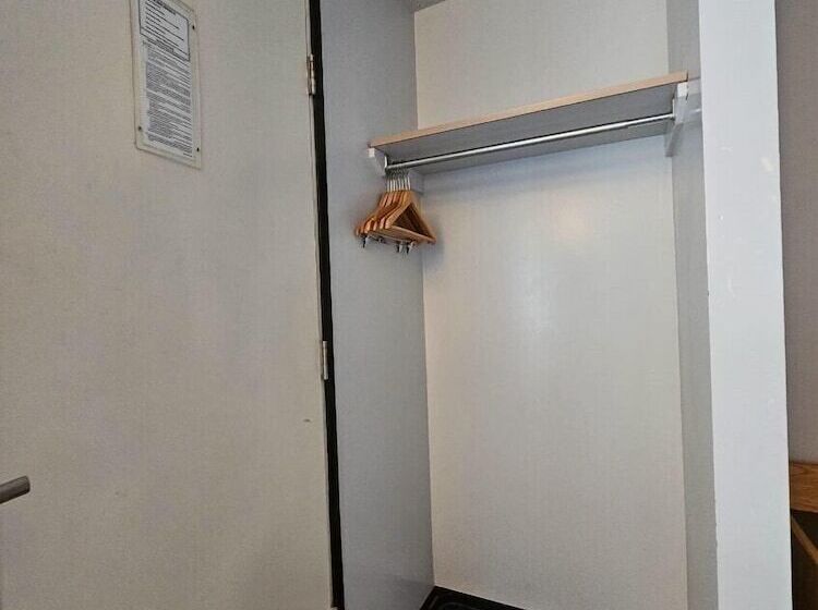 Motelli Howard Johnson By Wyndham Edson