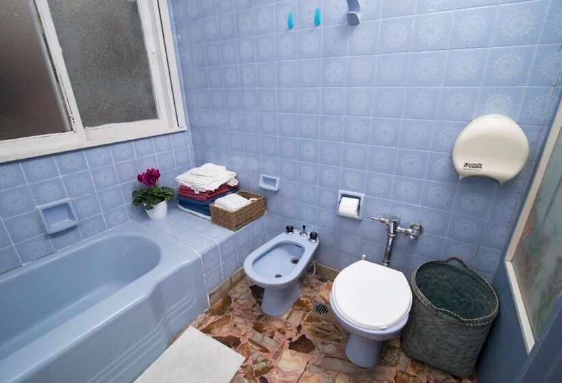 پانسیون Cabrera Art House