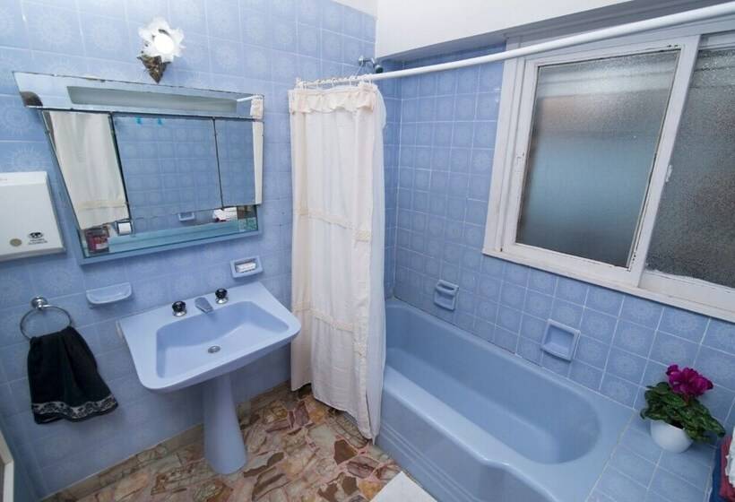 پانسیون Cabrera Art House