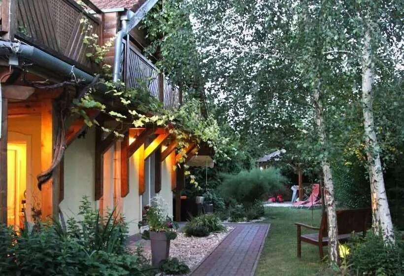 ペンション Kőszeghegyalja Vendégház