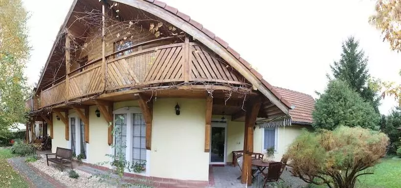 ペンション Kőszeghegyalja Vendégház