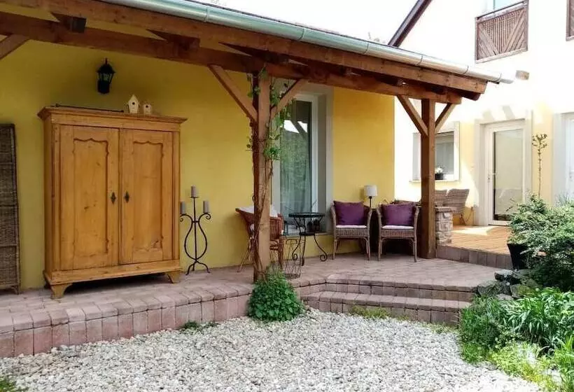 ペンション Kőszeghegyalja Vendégház