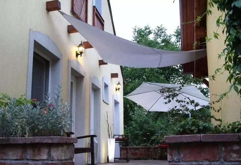 ペンション Kőszeghegyalja Vendégház