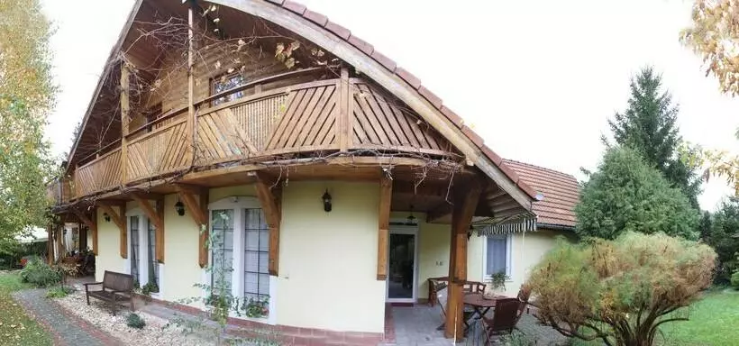 ペンション Kőszeghegyalja Vendégház