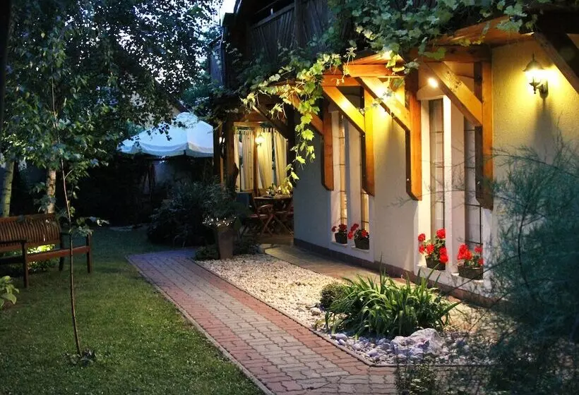 ペンション Kőszeghegyalja Vendégház