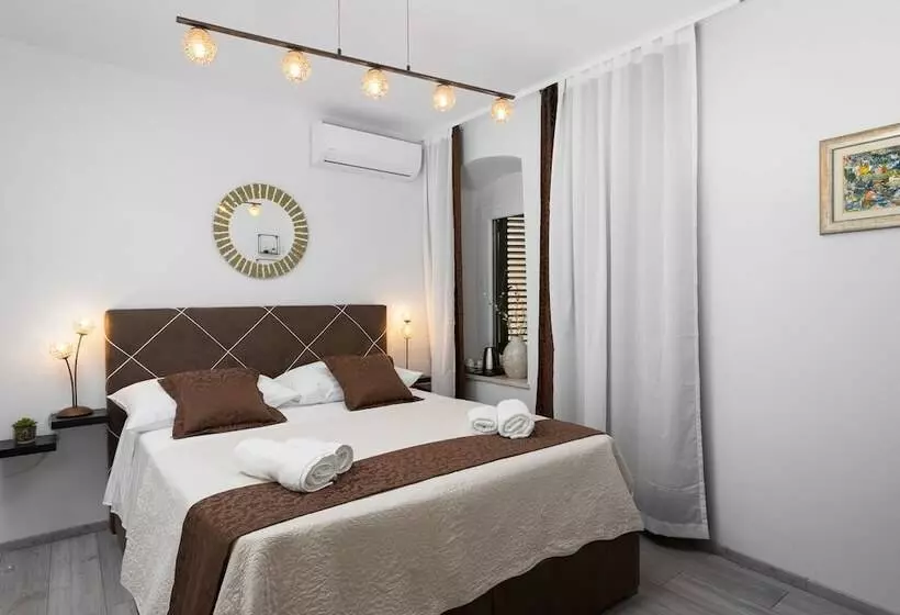 پانسیون Sirius Luxury Rooms