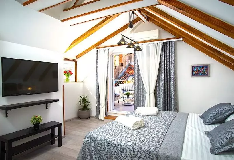 پانسیون Sirius Luxury Rooms