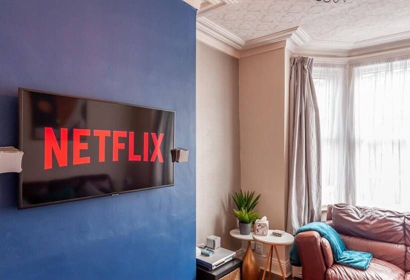 Residência Leeds 4 Bed House   Sleeps 9, Free Parking & Wifi