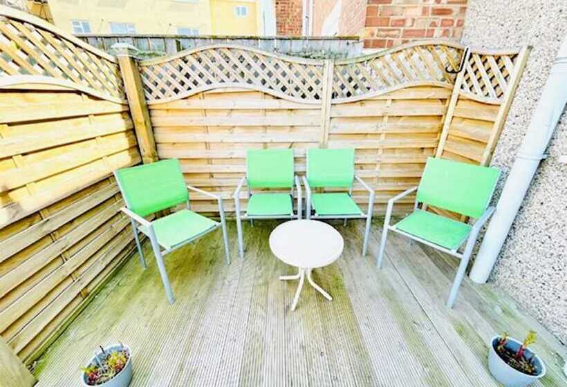 Резиденция Lovely And Affordable House Closer To The Sea