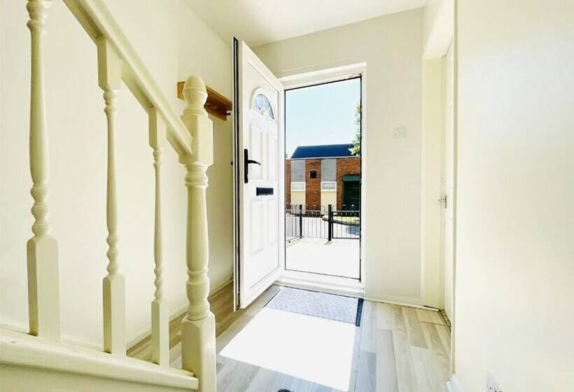 Резиденция Lovely And Affordable House Closer To The Sea