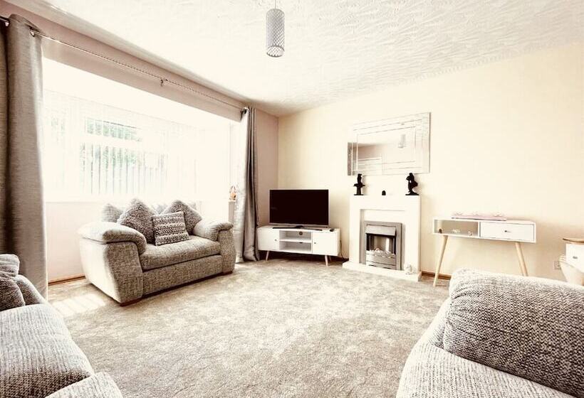 Резиденция Lovely And Affordable House Closer To The Sea