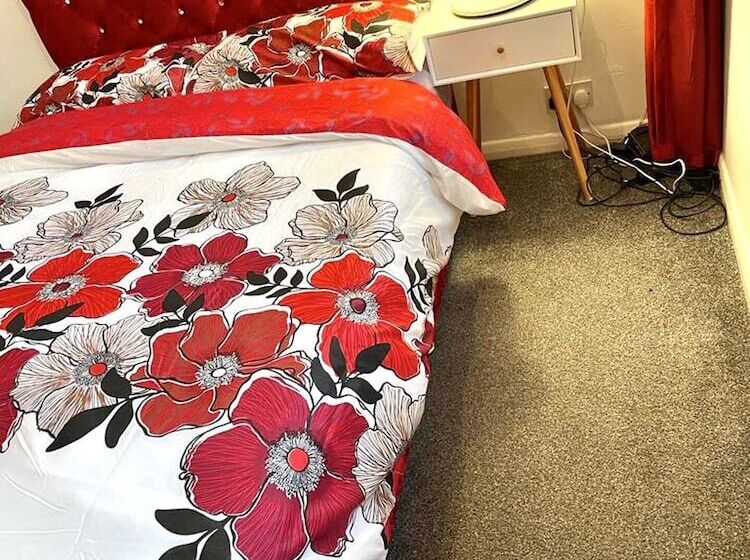 Резиденция Lovely And Affordable House Closer To The Sea