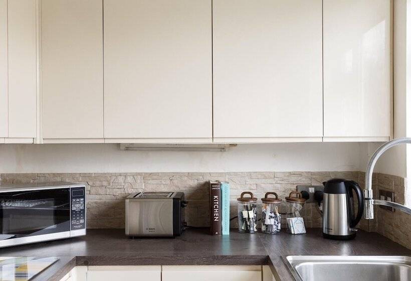 דירת נופש Two Bed House Sleeps 5 With Large Garden & Parking