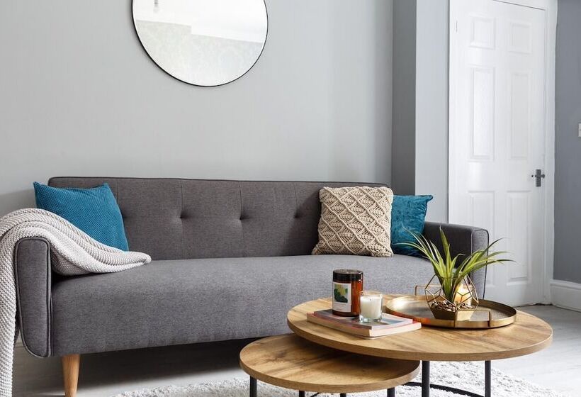 דירת נופש Two Bed House Sleeps 5 With Large Garden & Parking