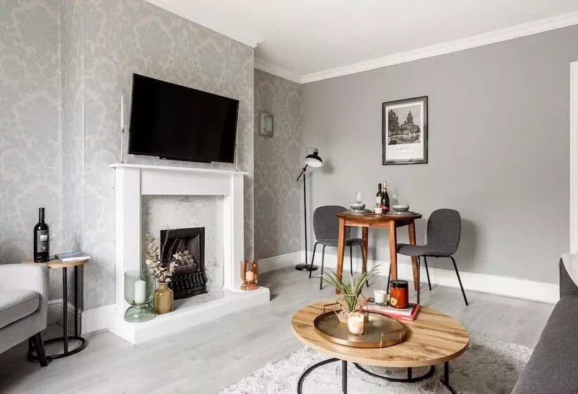 レジデンス Two Bed House Sleeps 5 With Large Garden & Parking