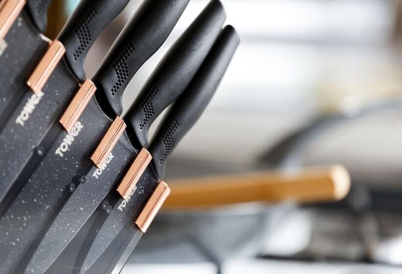 דירת נופש Two Bed House Sleeps 5 With Large Garden & Parking