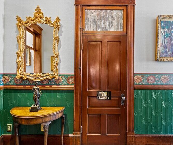 The Peerless Hotel By Wanderlodges