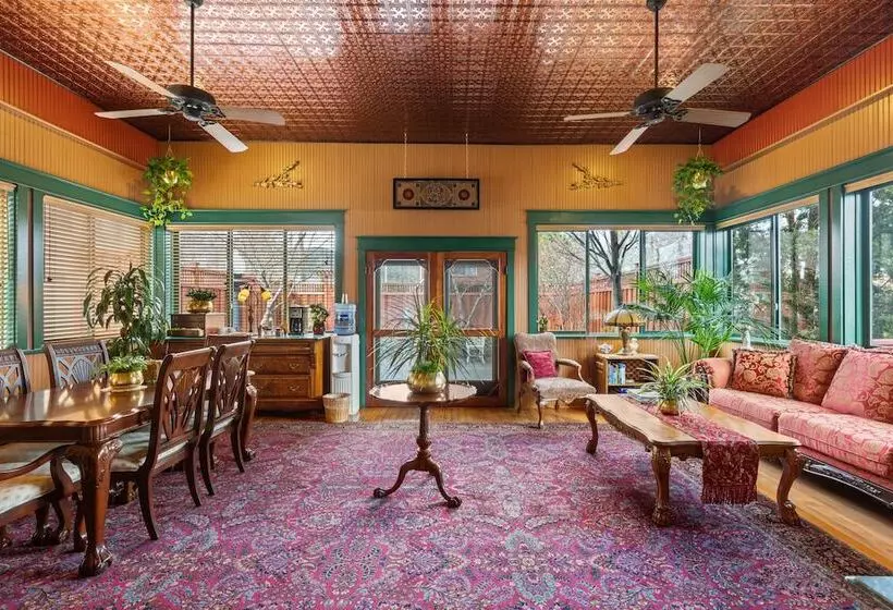 The Peerless Hotel By Wanderlodges