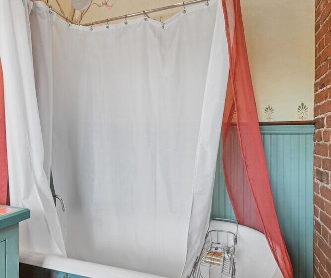 The Peerless Hotel By Wanderlodges