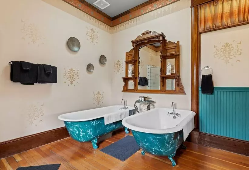 The Peerless Hotel By Wanderlodges