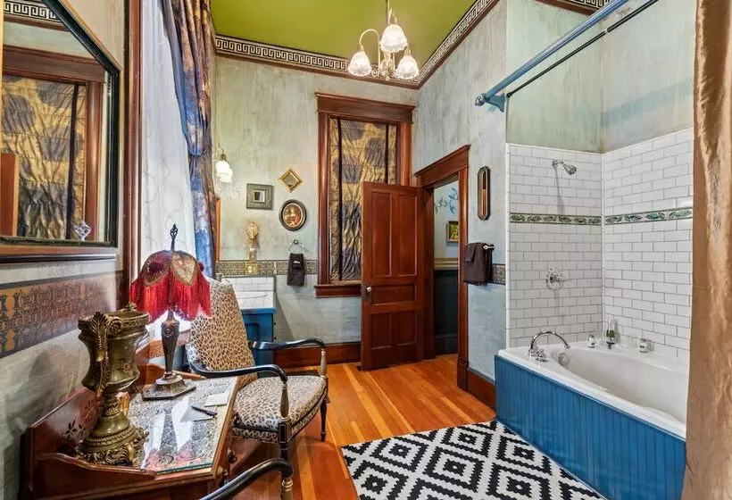 The Peerless Hotel By Wanderlodges