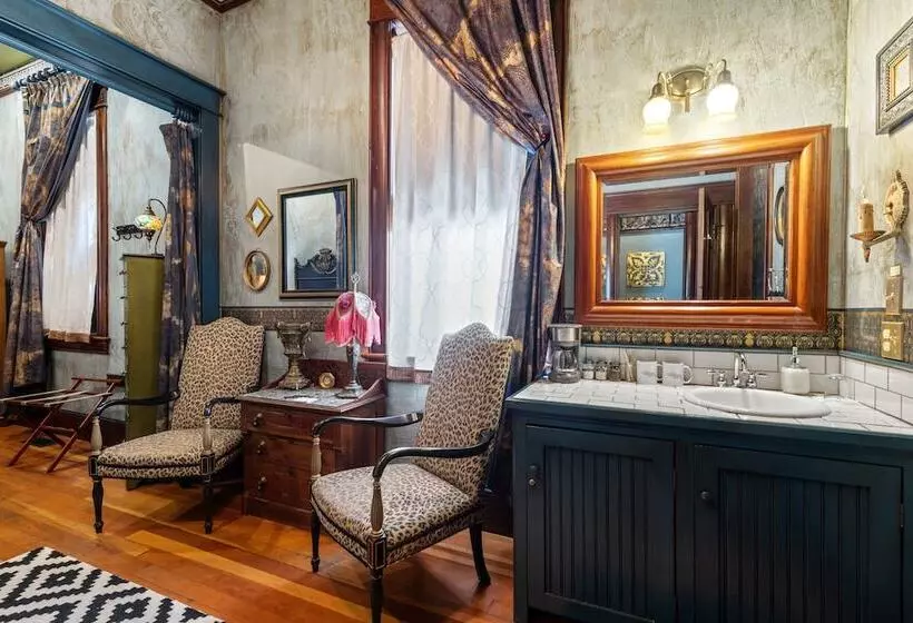 The Peerless Hotel By Wanderlodges