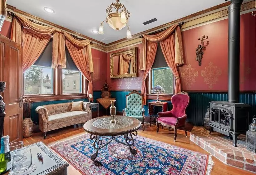 The Peerless Hotel By Wanderlodges