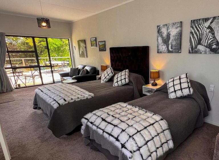 مبيت وإفطار Swan House