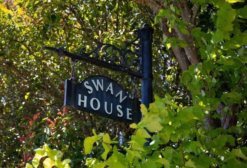 ベッドアンドブレックファースト Swan House
