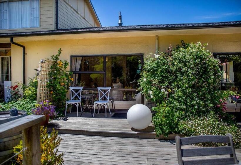 مبيت وإفطار Swan House