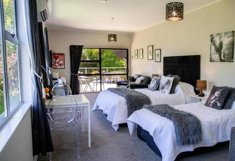 مبيت وإفطار Swan House