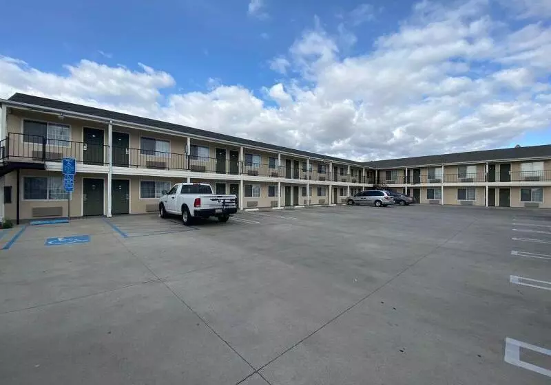Colonial Motel