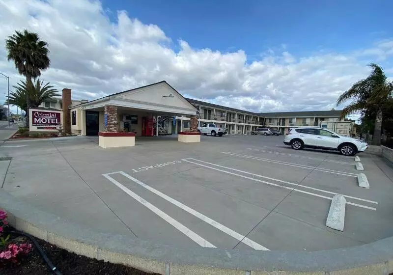 Colonial Motel