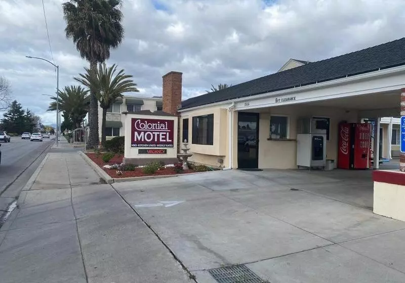 Colonial Motel