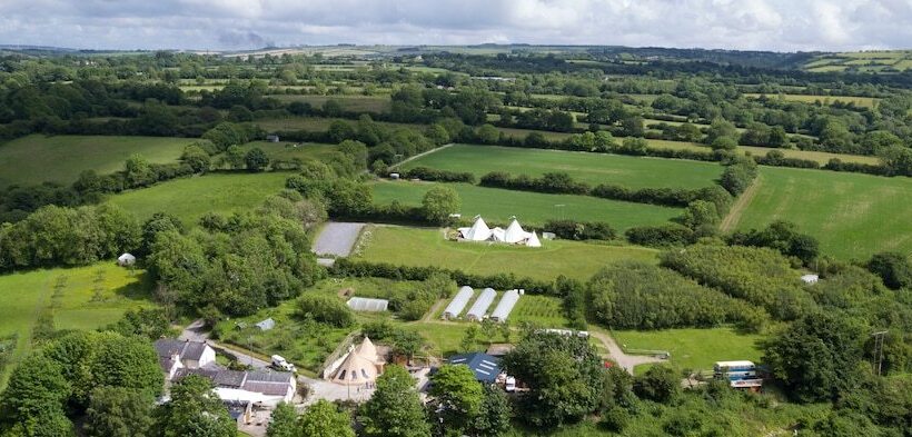 호텔 Ceridwen Glamping, Double Decker Bus And Yurts