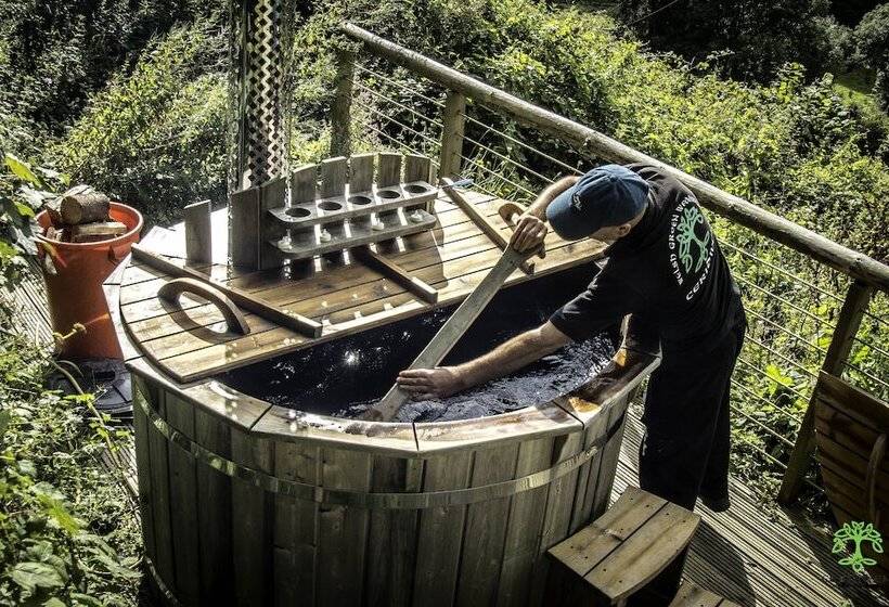 호텔 Ceridwen Glamping, Double Decker Bus And Yurts