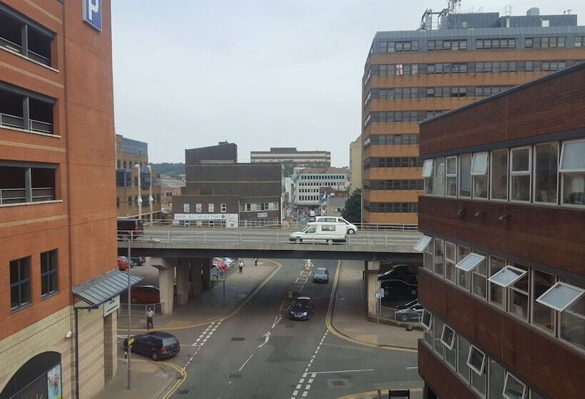 فندق Chapel House