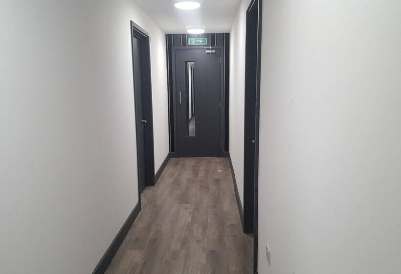 فندق Chapel House