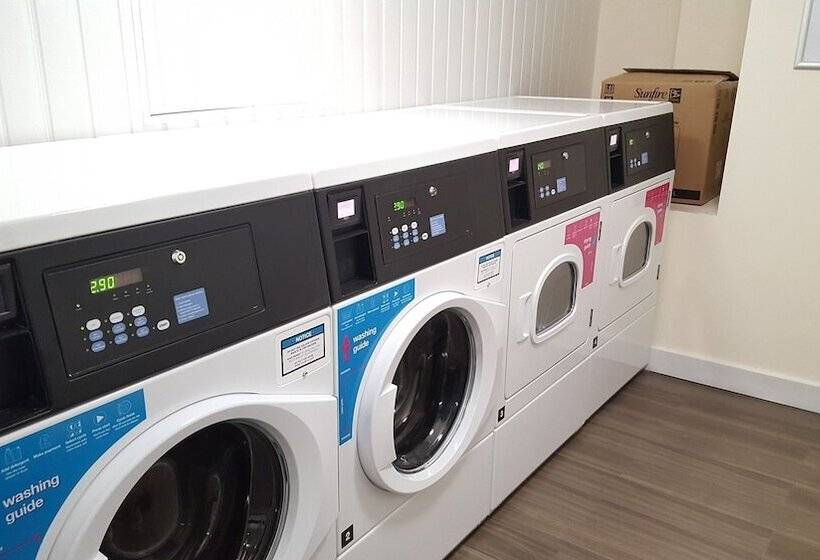 فندق Chapel House