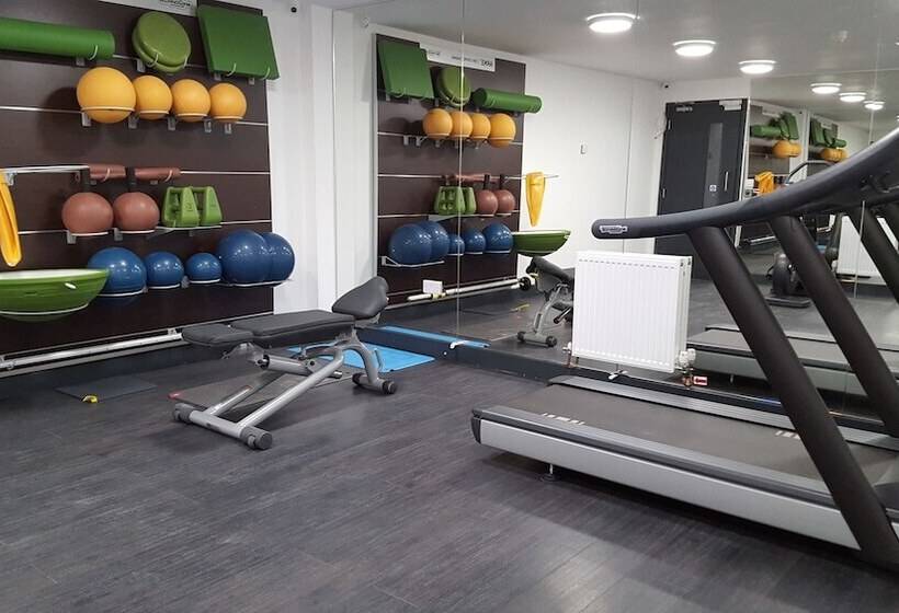 فندق Chapel House