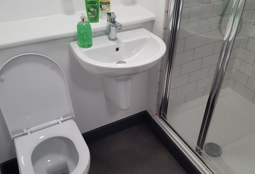 فندق Chapel House