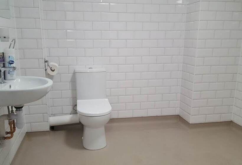 فندق Chapel House