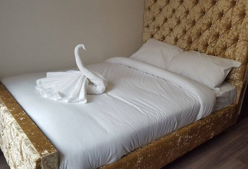 فندق Chapel House