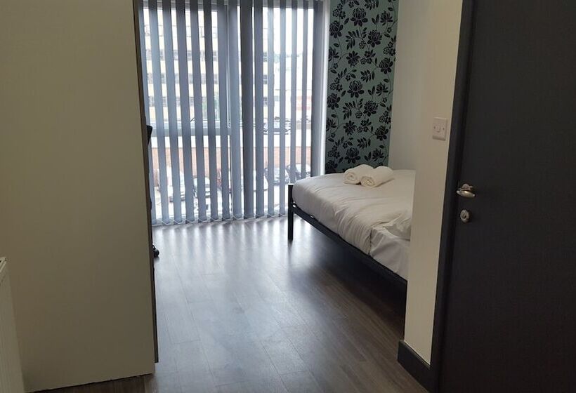 فندق Chapel House