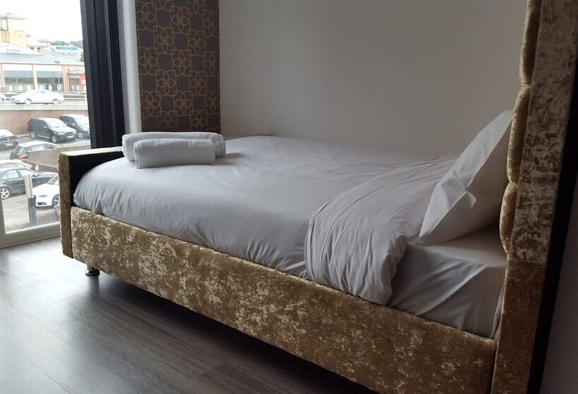 فندق Chapel House