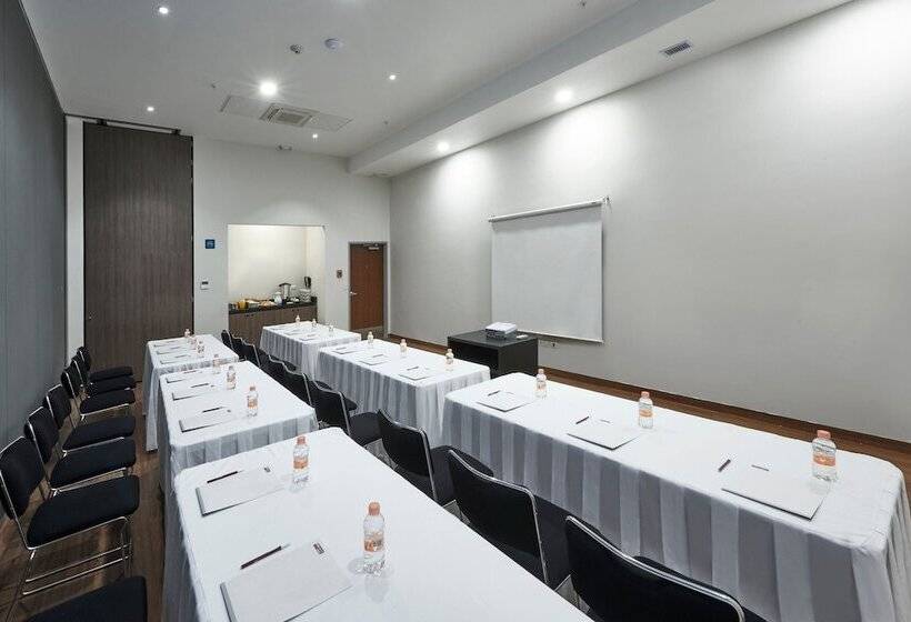 Отель City Express Suites By Marriott Tijuana Rio