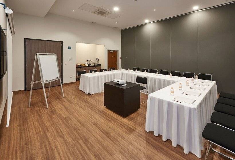 Отель City Express Suites By Marriott Tijuana Rio