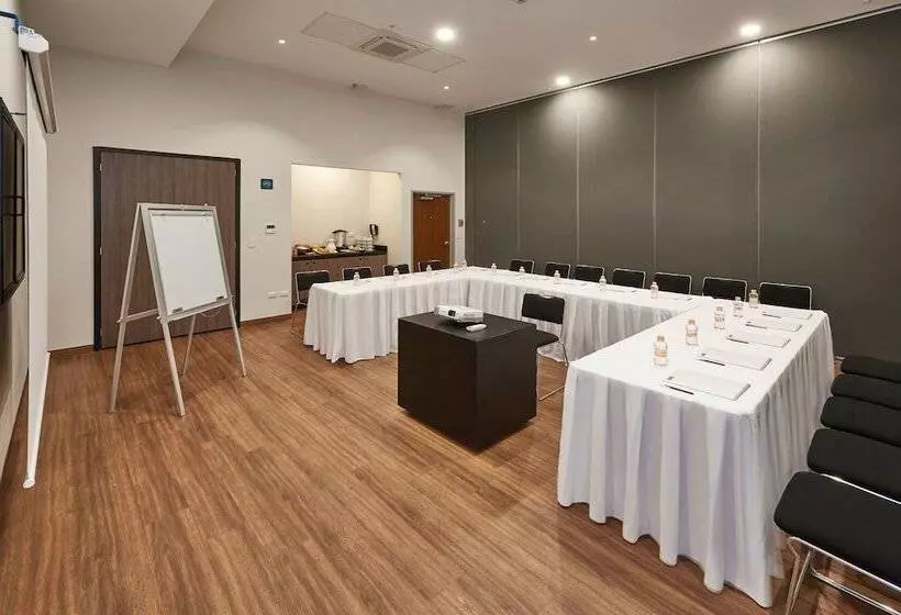 ホテル City Express Suites By Marriott Tijuana Rio