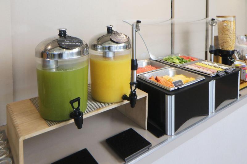 Отель City Express Suites By Marriott Tijuana Rio